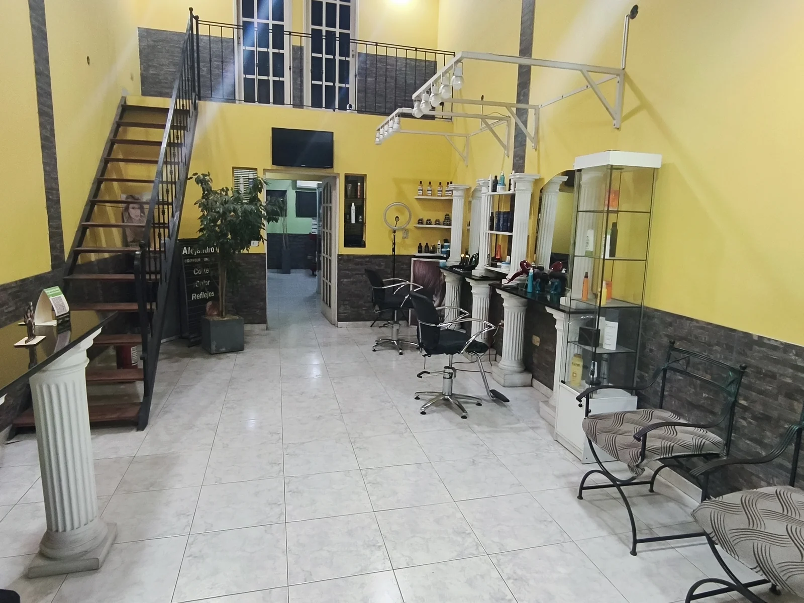 El salón, de punta a punta